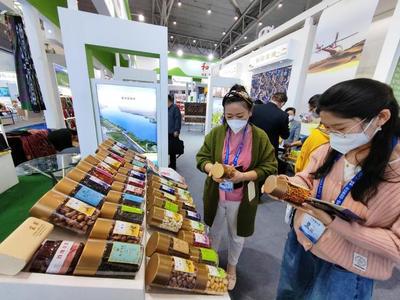 稅惠護(hù)航，助力和田特色農(nóng)產(chǎn)品閃耀亞歐博覽會(huì)